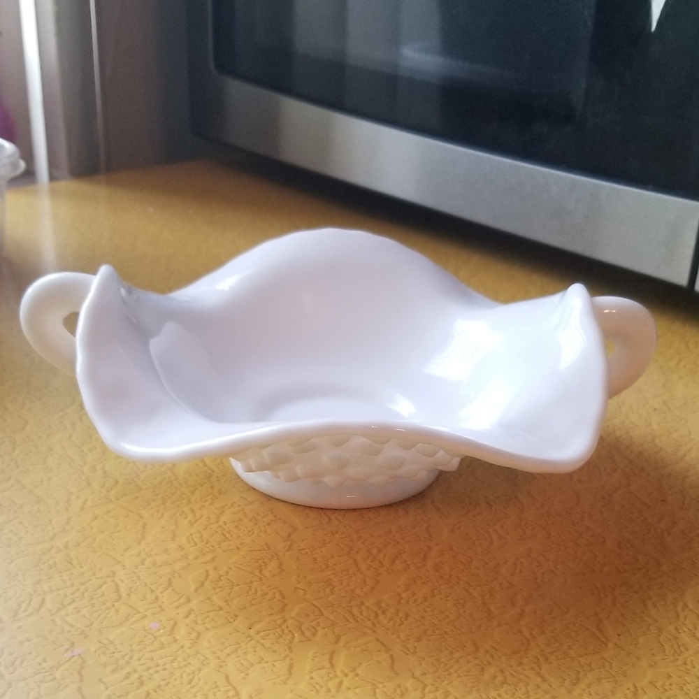 💖💖 Fenton Hobnail Handle Basket